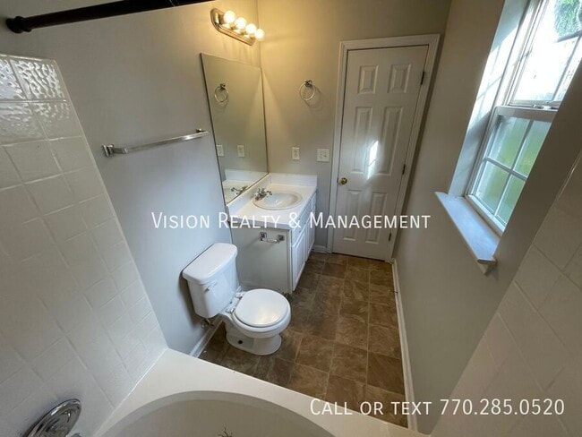 Building Photo - 124 Pin Oak Trail
