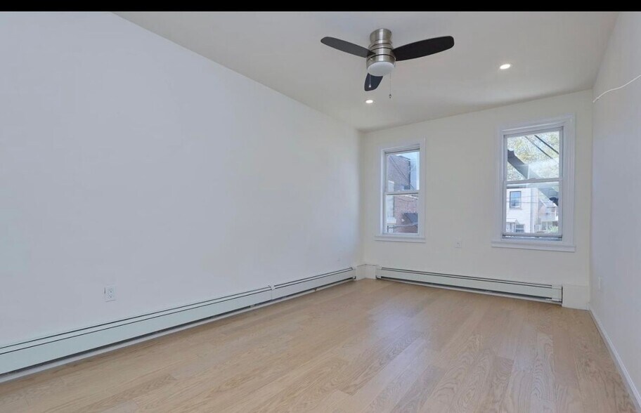 Building Photo - 2076 Coyle St