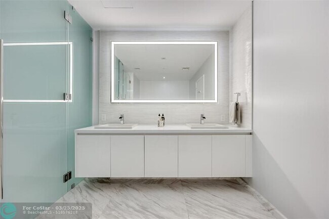 Building Photo - 701 N Fort Lauderdale Beach Blvd