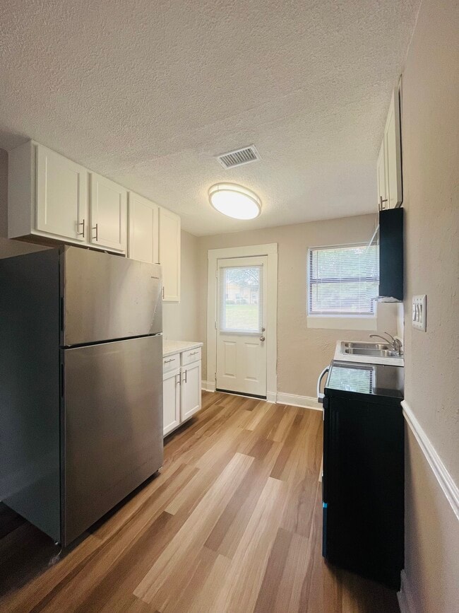 Building Photo - The Landings at 237