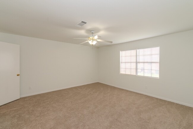 Building Photo - 5975 Townhouse Ln