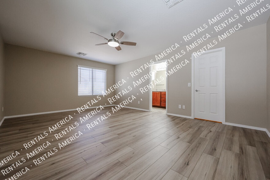 Building Photo - 2472 E Boston St