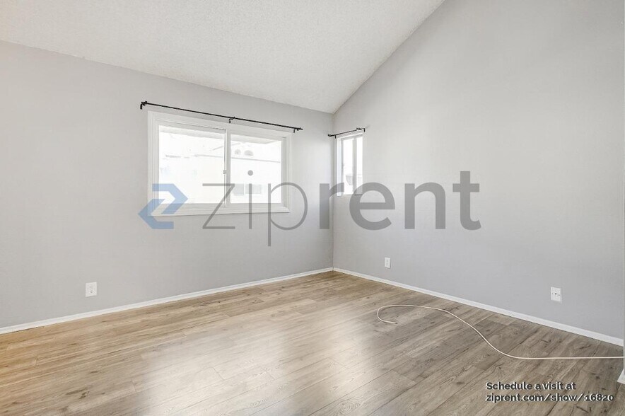 Building Photo - Unit 13