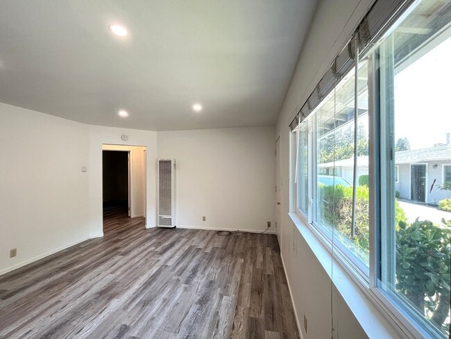 Building Photo - 1751 Parkside Dr