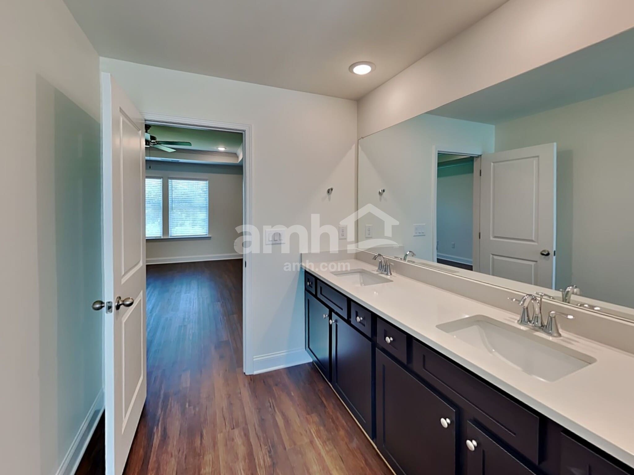 Building Photo - 310 Willow Ln