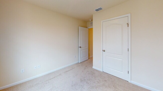 Building Photo - "Charming 3-Bedroom Townhouse Retreat on Oak Mill Road – Spacious 1308 Sq Ft with 2 Full Baths in...