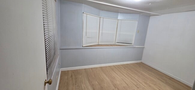 Building Photo - 760 Henry St