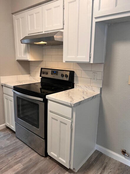 Building Photo - 1411 Lackey Ct