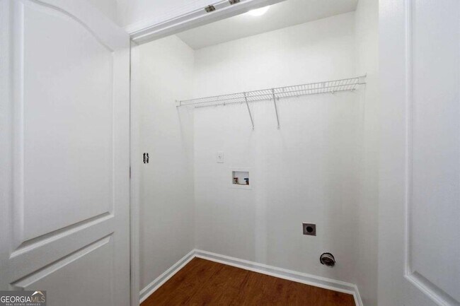 Building Photo - 6425 White Walnut Way