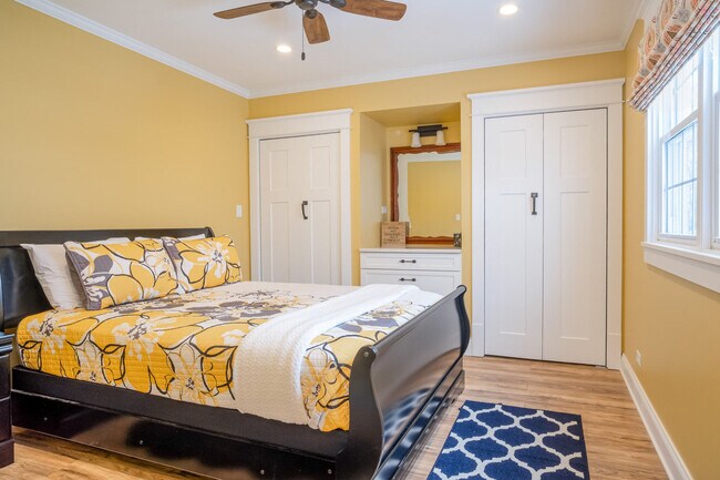 Building Photo - 10 N Pistakee Lake Rd