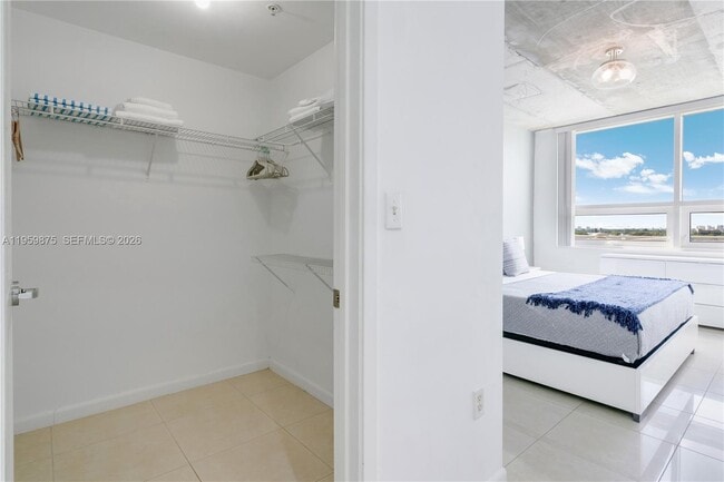 Building Photo - 3250 NE 1st Ave