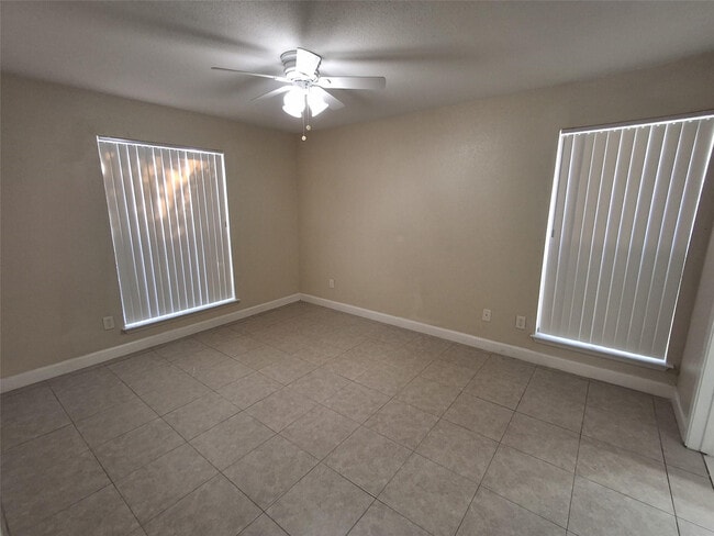 Building Photo - 899 Riverside Dr
