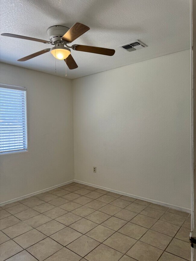 Building Photo - Cozy Updated 3-Bedroom Home Near River Acc...