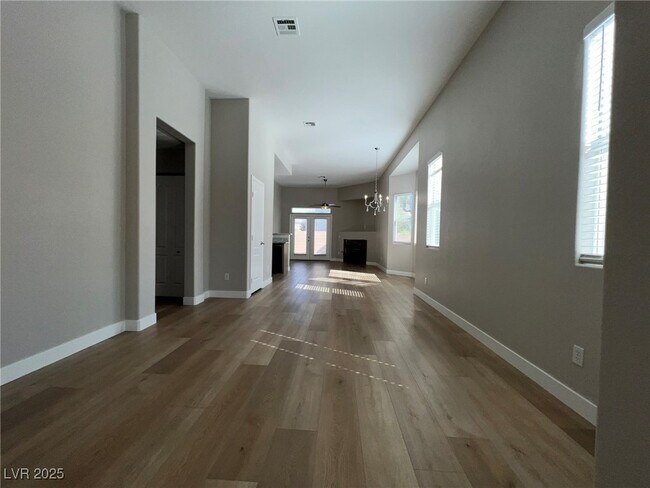 Building Photo - 10780 Valencia Hills St