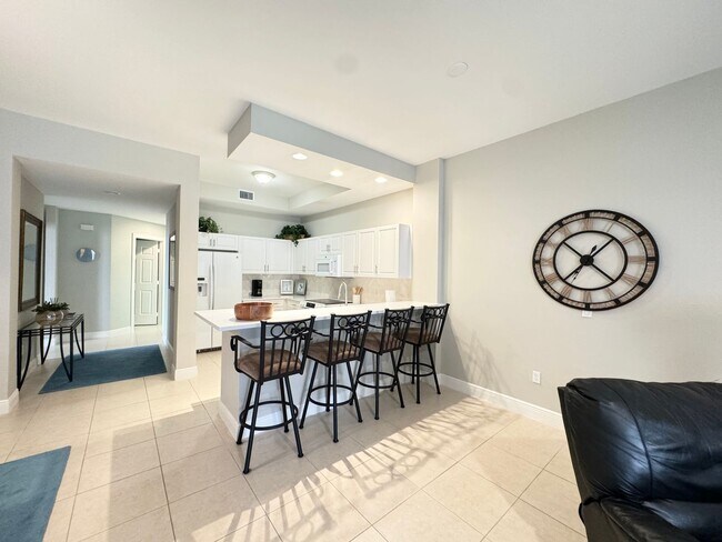 Building Photo - Newly Renovated & Available Now - Furnishe...