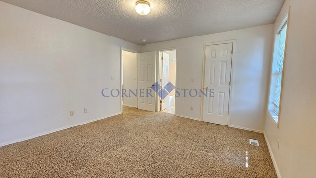 Building Photo - Cozy Nampa Home with Fenced Yard!