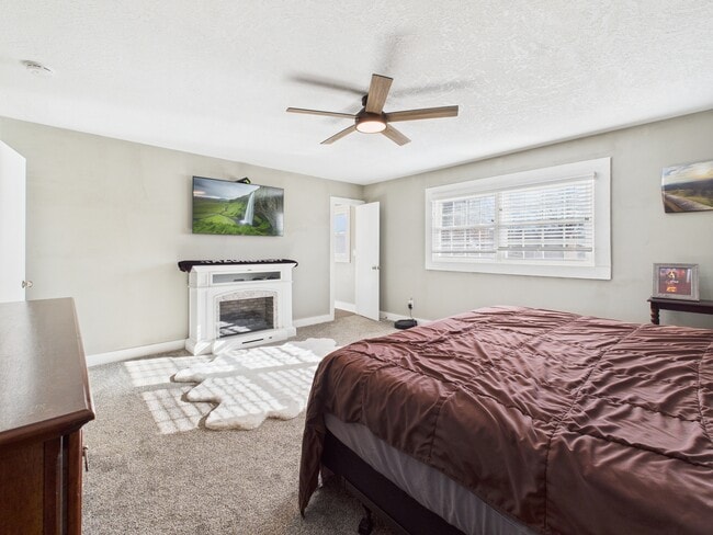 Building Photo - 201 Bluebird Ln