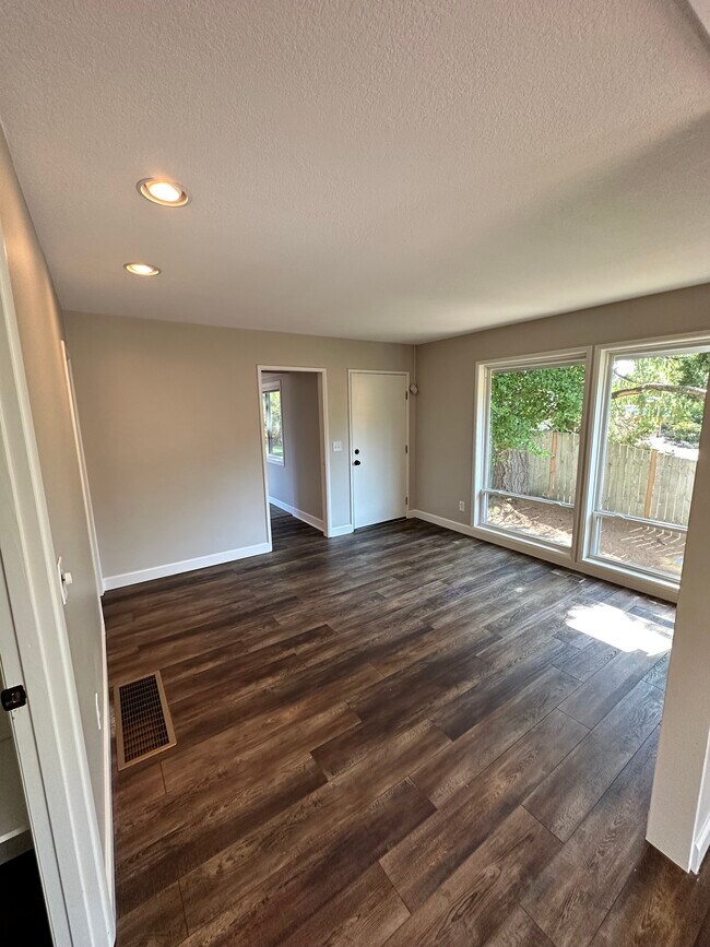 Building Photo - 14815 SW 141st Ave