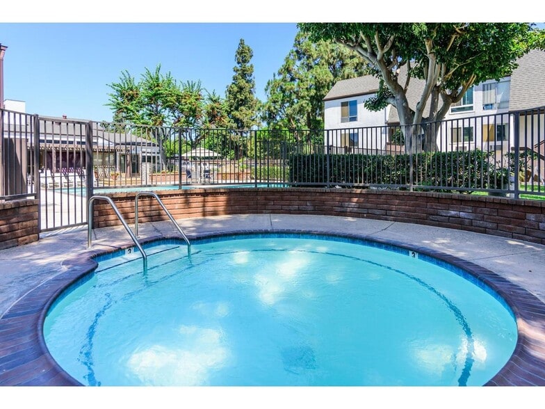 Jacuzzi - 1379 Caminito Gabaldon