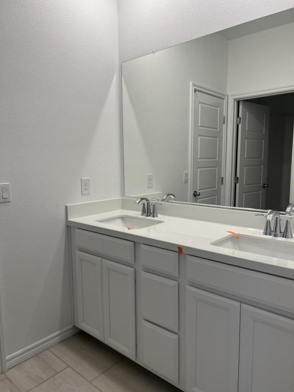 Building Photo - 2825 Overlook Brk St