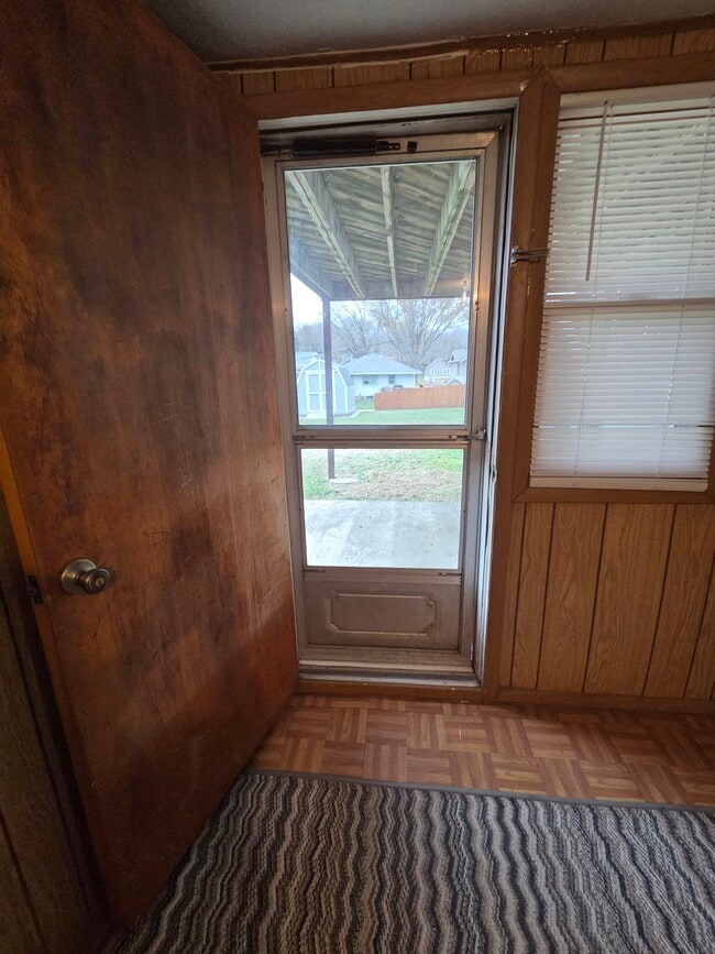 Building Photo - 2400 S Henry St