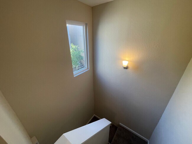 Building Photo - Wonderful Updated 2 Bedroom Home.