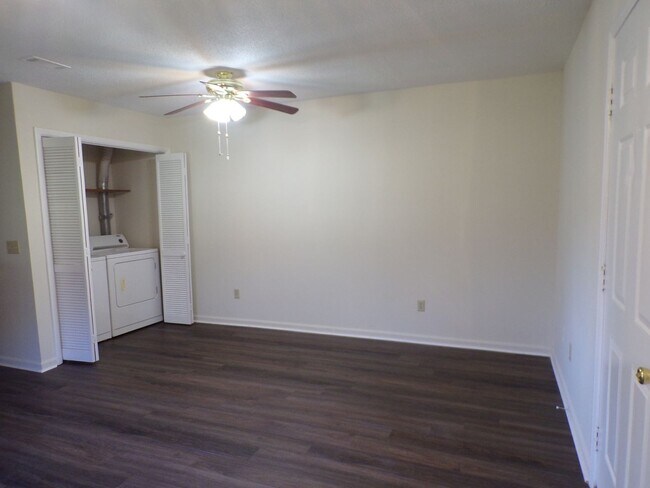 Building Photo - Rolling Meadows Apartments and Townhouses,...