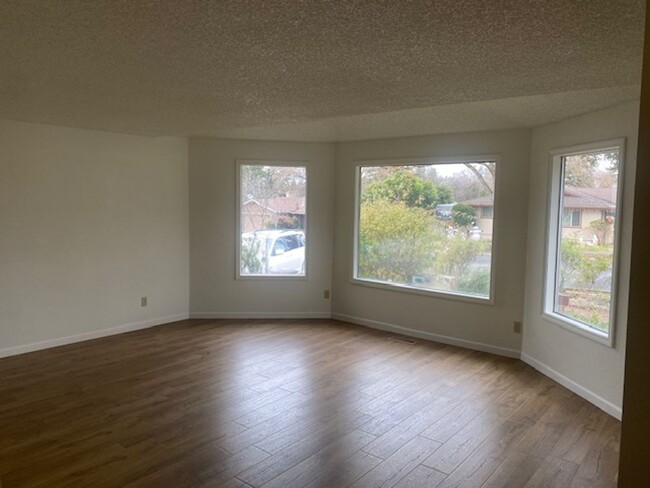 Building Photo - $300.00 OFF 1ST MONTH'S RENT - East Medfor...