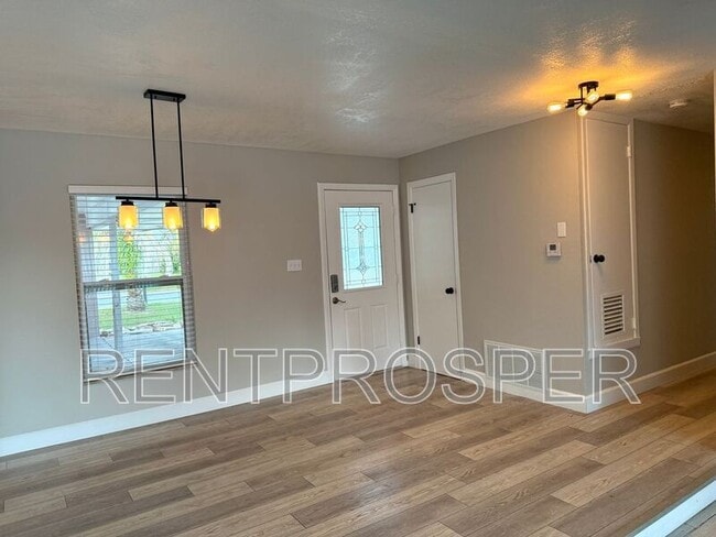 Building Photo - 376 Imperial Dr