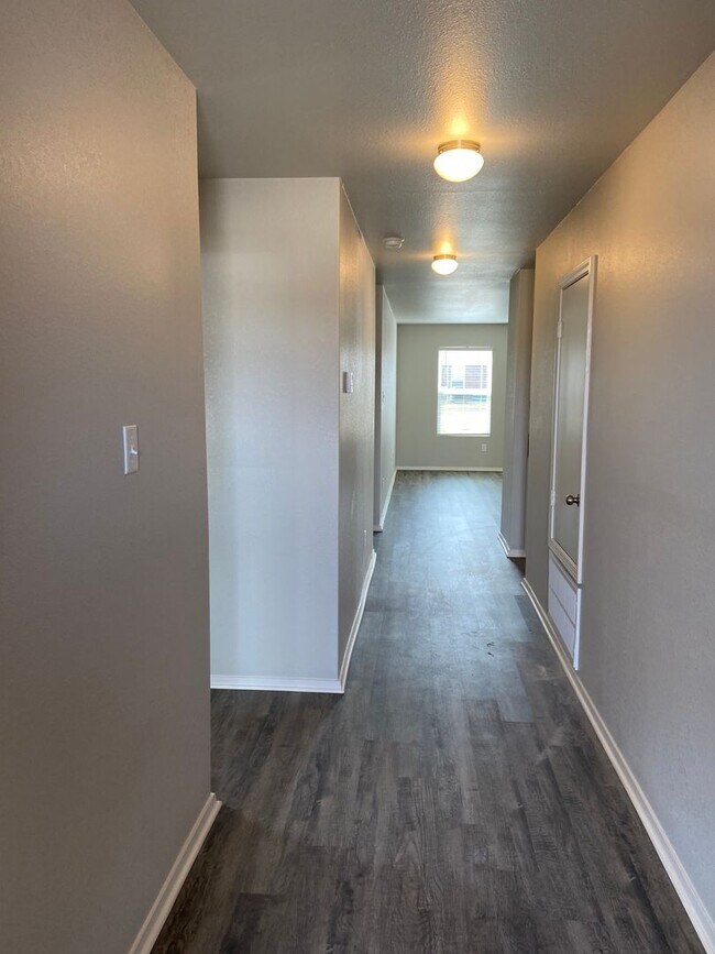 Building Photo - *PreLeasing* Four Bedroom | Two Bath Home in Bridlewood