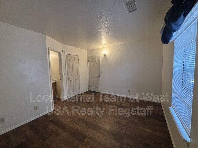Building Photo - 625 S Fountaine St