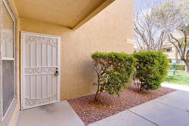 Building Photo - Bright First-Floor 2-Bedroom Condo with Private Patio in Silverado Ranch!