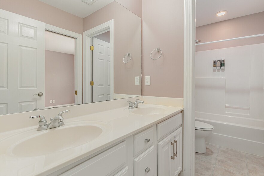 Building Photo - 1428 Wexford Downs Ln