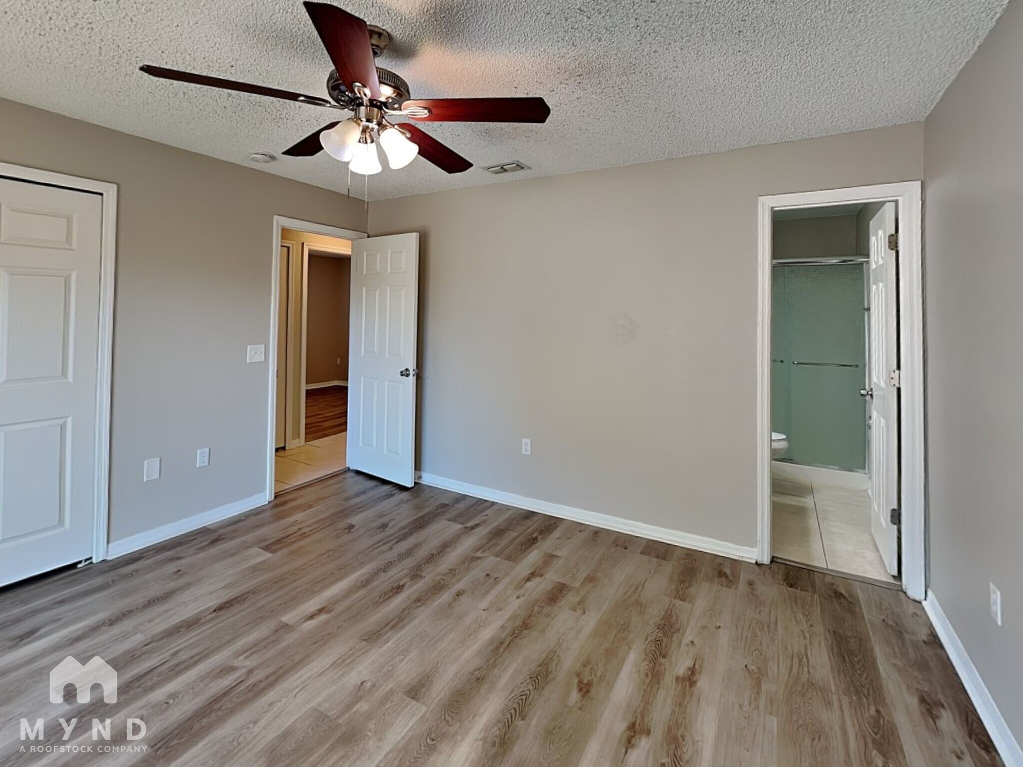 Building Photo - 5704 English Oak Dr S