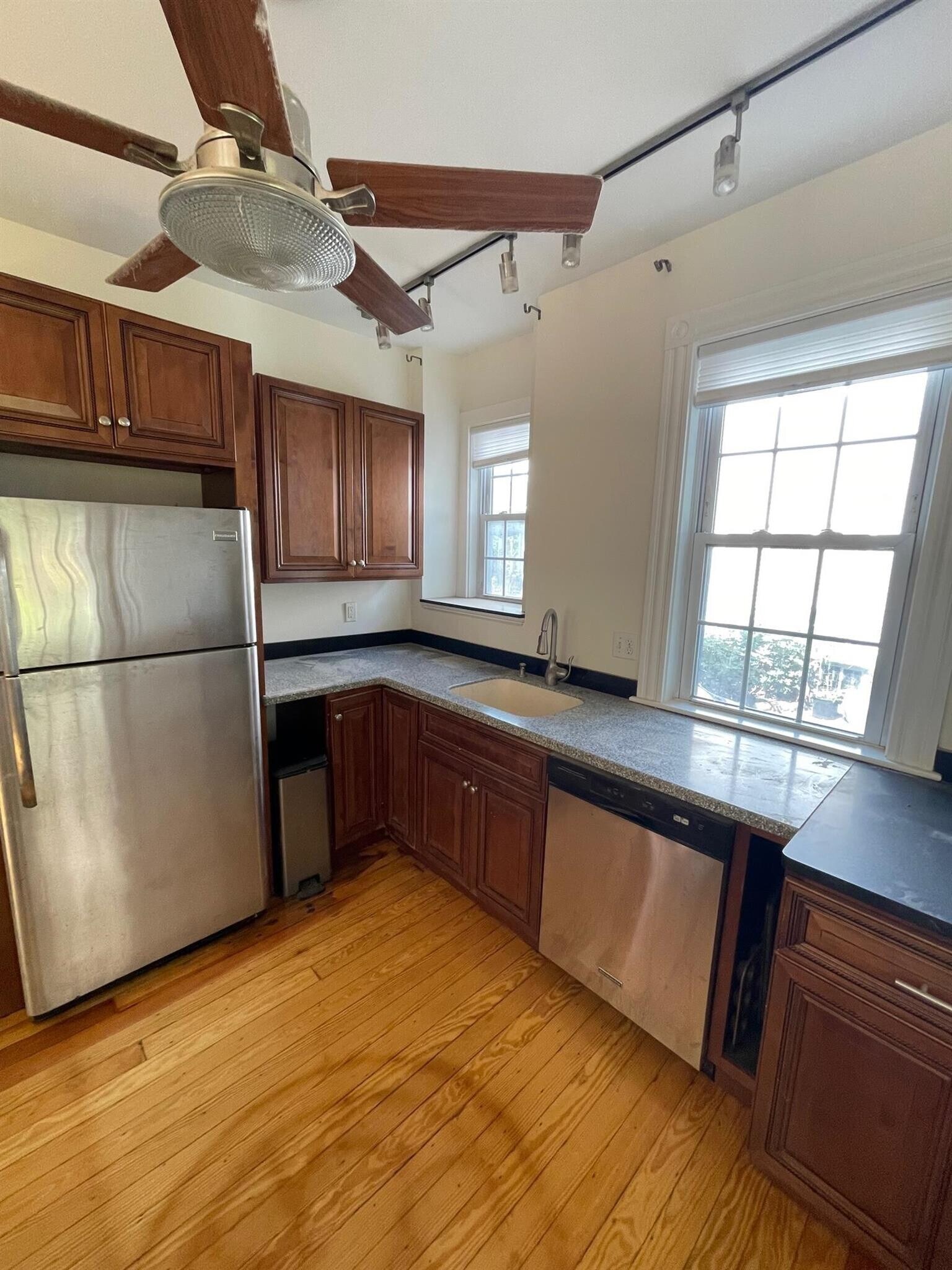 Building Photo - 83 Dexter St