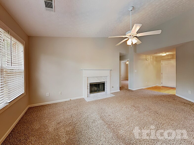 Building Photo - 640 James Ridge Dr