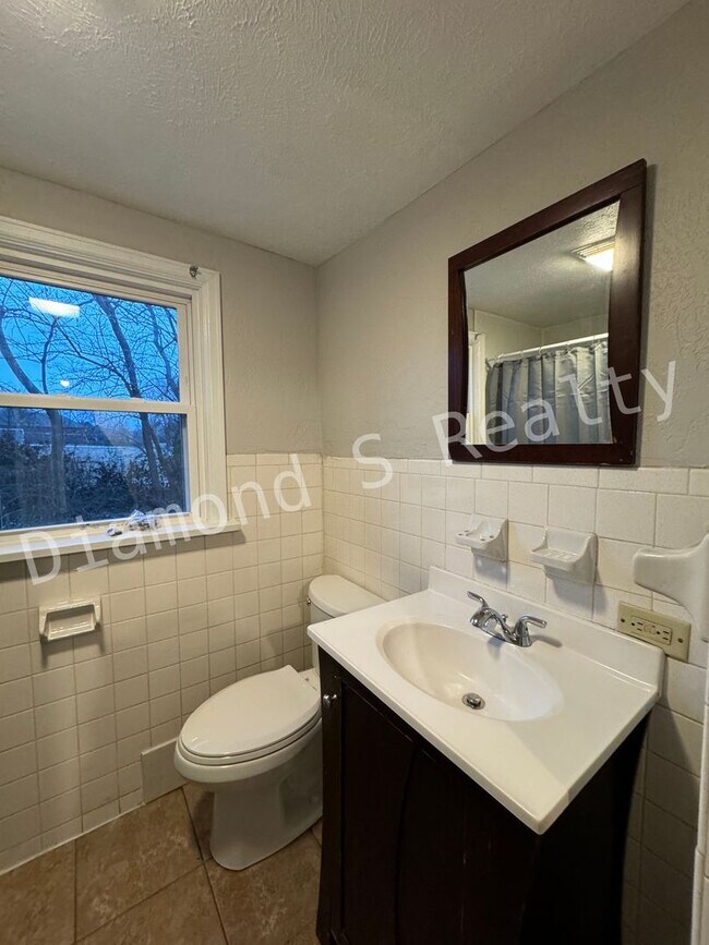 Building Photo - 3435 S Sulgrove Ave