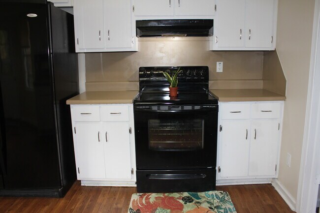 Building Photo - 1410 Ashbrook Dr NW