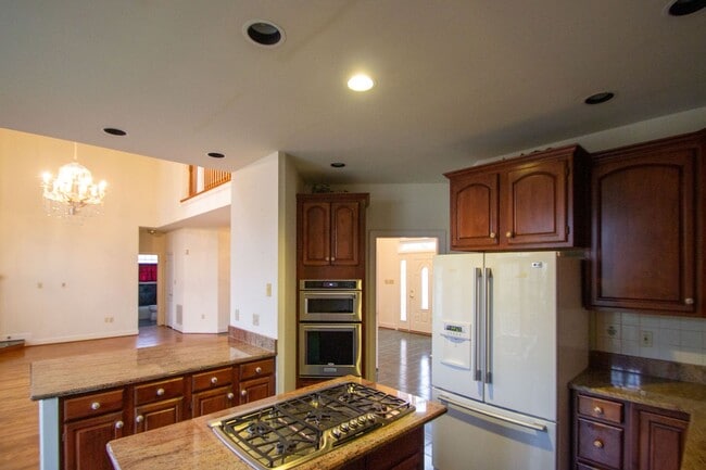 Building Photo - Elegant 4Bd/4Bth Brick Colonial