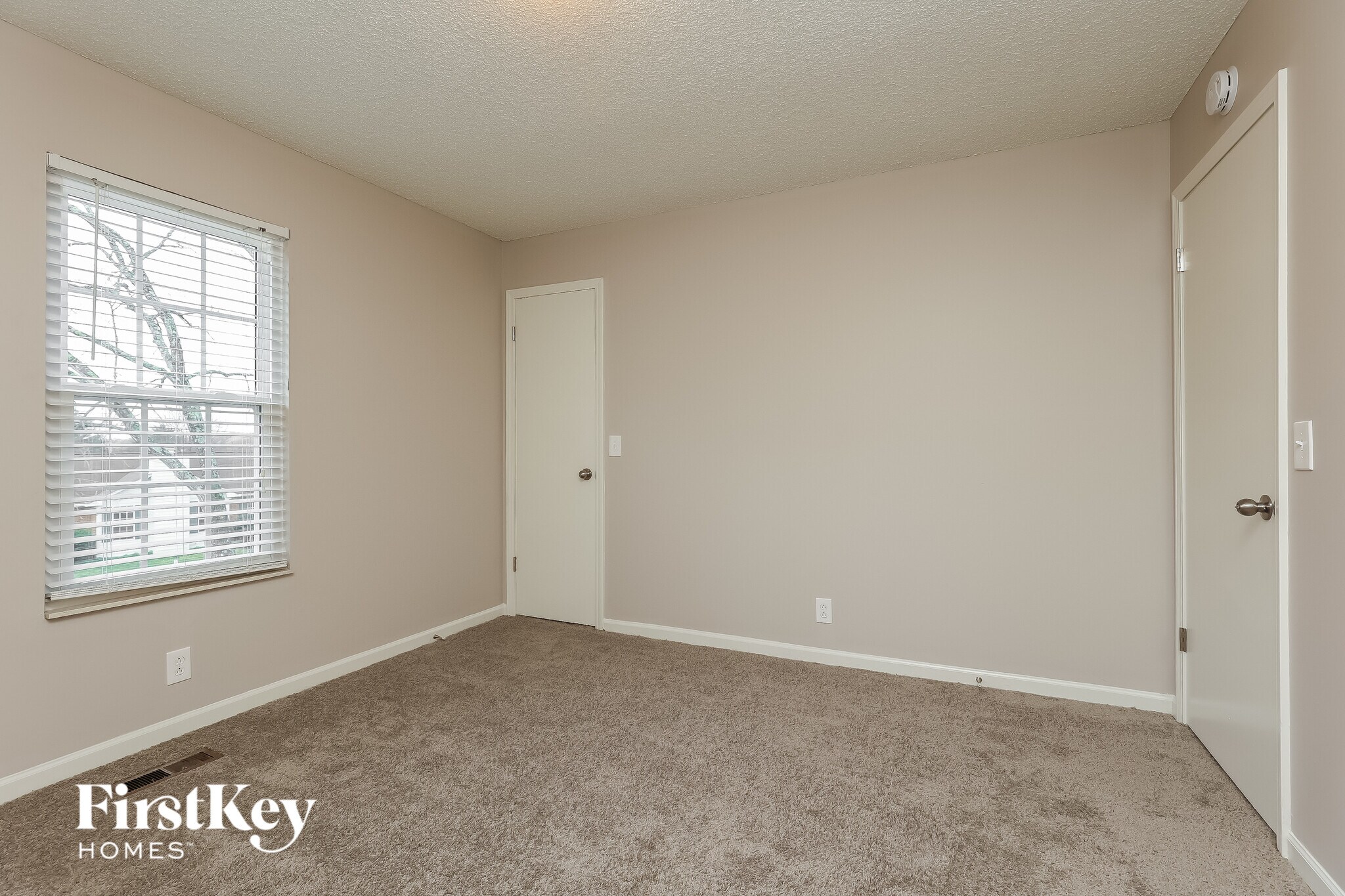 Building Photo - 1013 Carriage Way Ct
