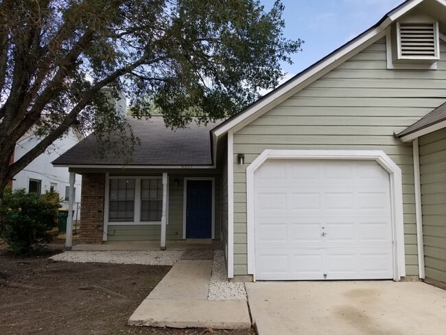 Building Photo - 9209-9209 Shadow Crest Dr