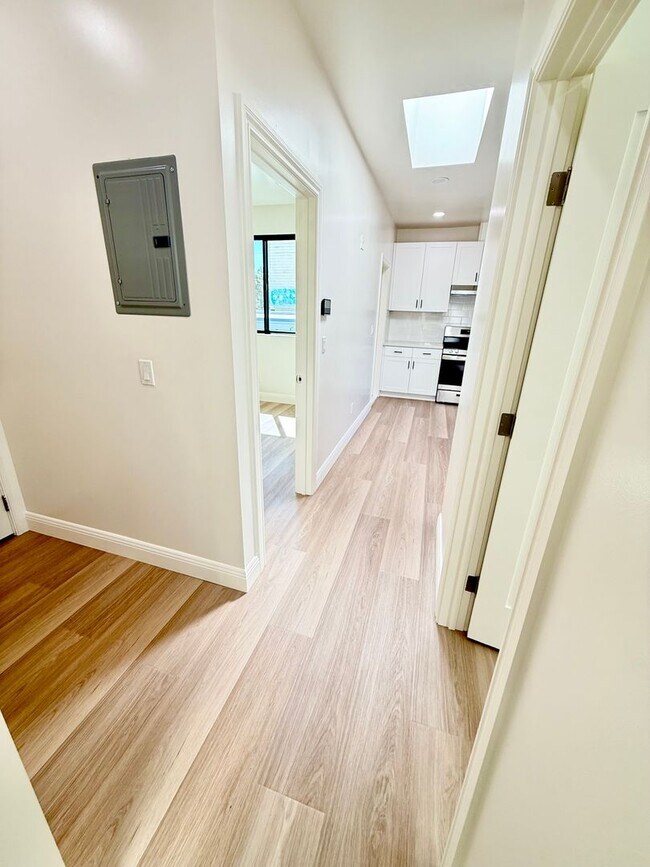 Building Photo - 5840