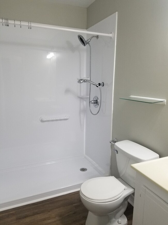 Building Photo - Awesomely Located 3 bedroom 2 bath Available!