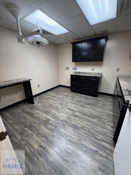 Building Photo - 111 Colonial Way
