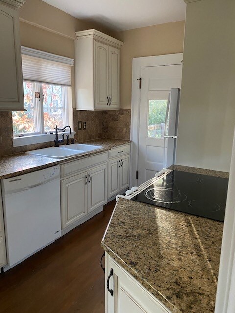 Building Photo - Gorgeous 2 bedroom, 1 bath apartment in Shields Mansion in the historic Old North End