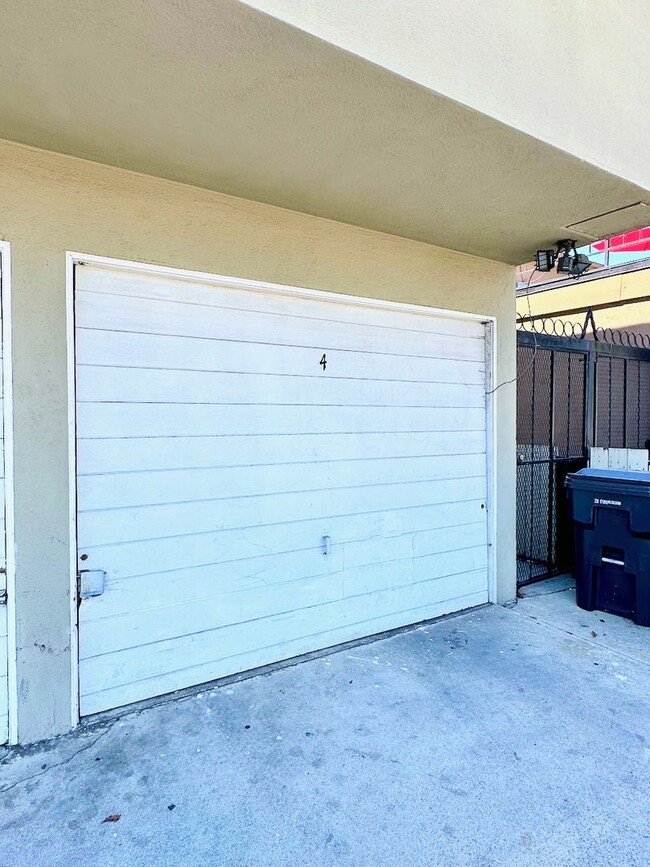 Building Photo - Cedar LB