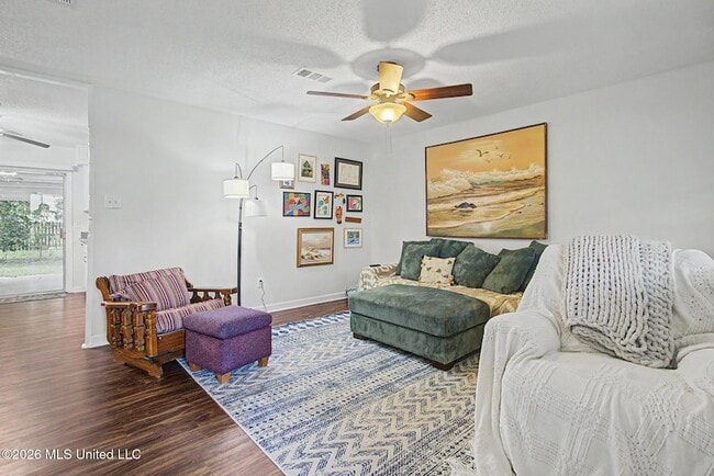 Building Photo - 883 Rustwood Dr