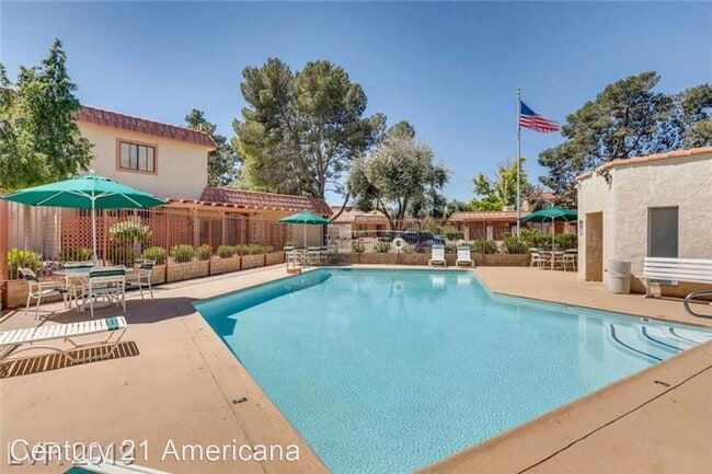 Building Photo - 1 br, 1.5 bath House - 1899 Avacado Court