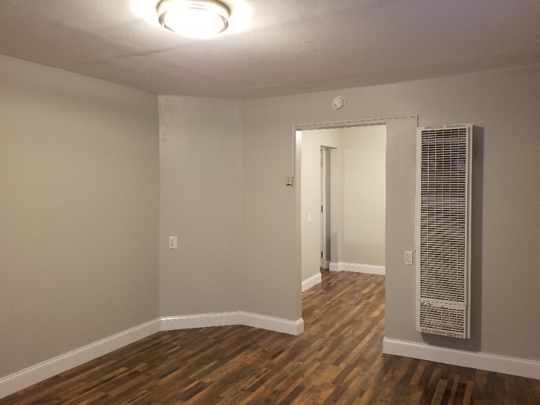 Building Photo - 220 E D St