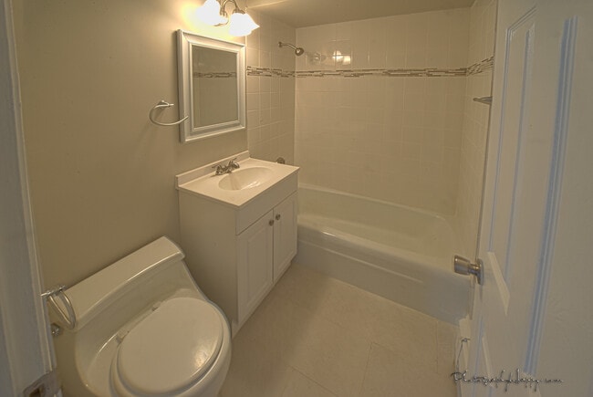 Building Photo - 2423 Ogden Ave